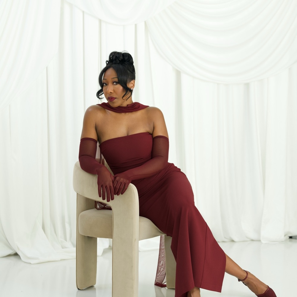 Elegant Burgundy Strapless Gown with Gloves